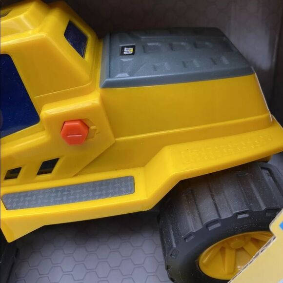 Funrise CAT FUTURE FORCE Wheel Loader NEW MIB Lights And Sounds Toy Vehicle - Picture 5 of 11